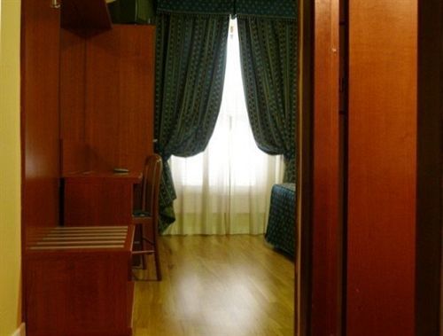 Fenicia 2* Roma